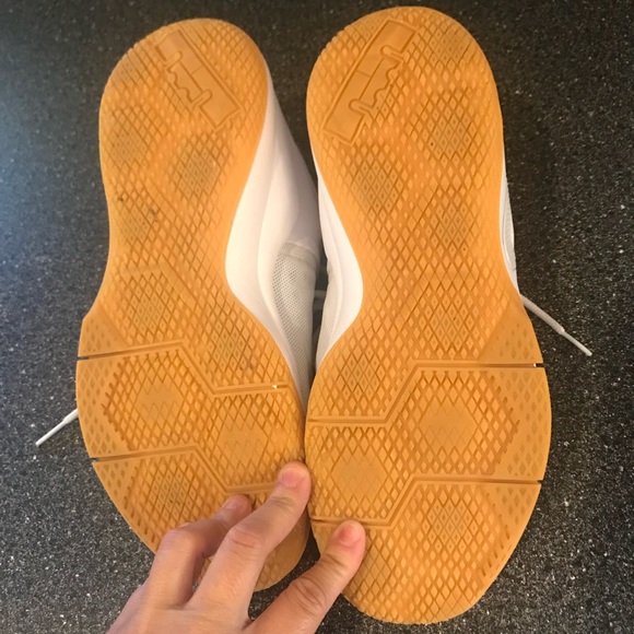 Lebrons basketball shoes - Picture 4 of 5